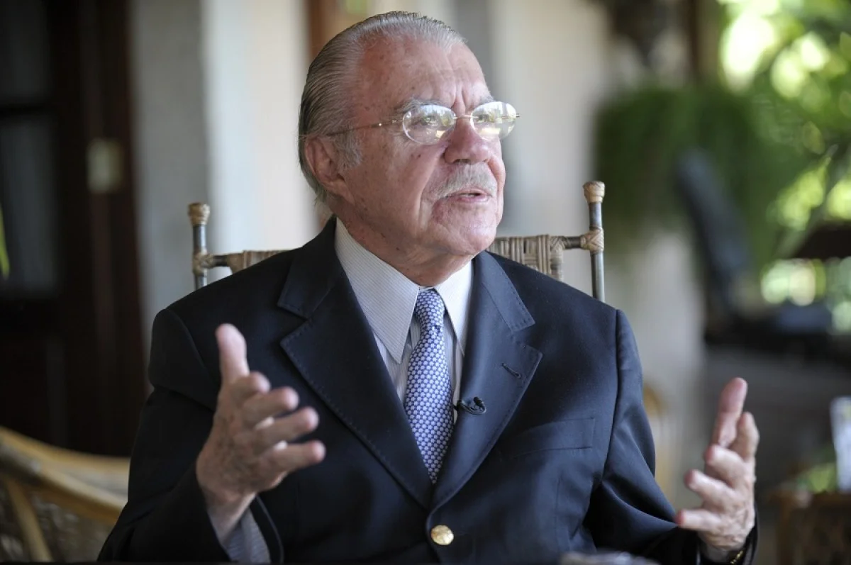 Imagem colorida de José Sarney