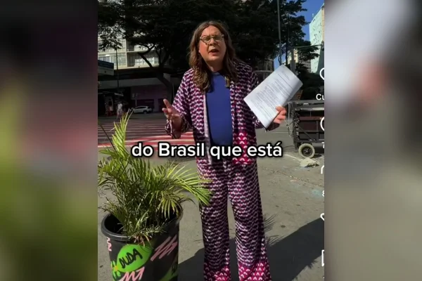 Justiça Eleitoral notifica Duda Salabert por causa de material de campanha