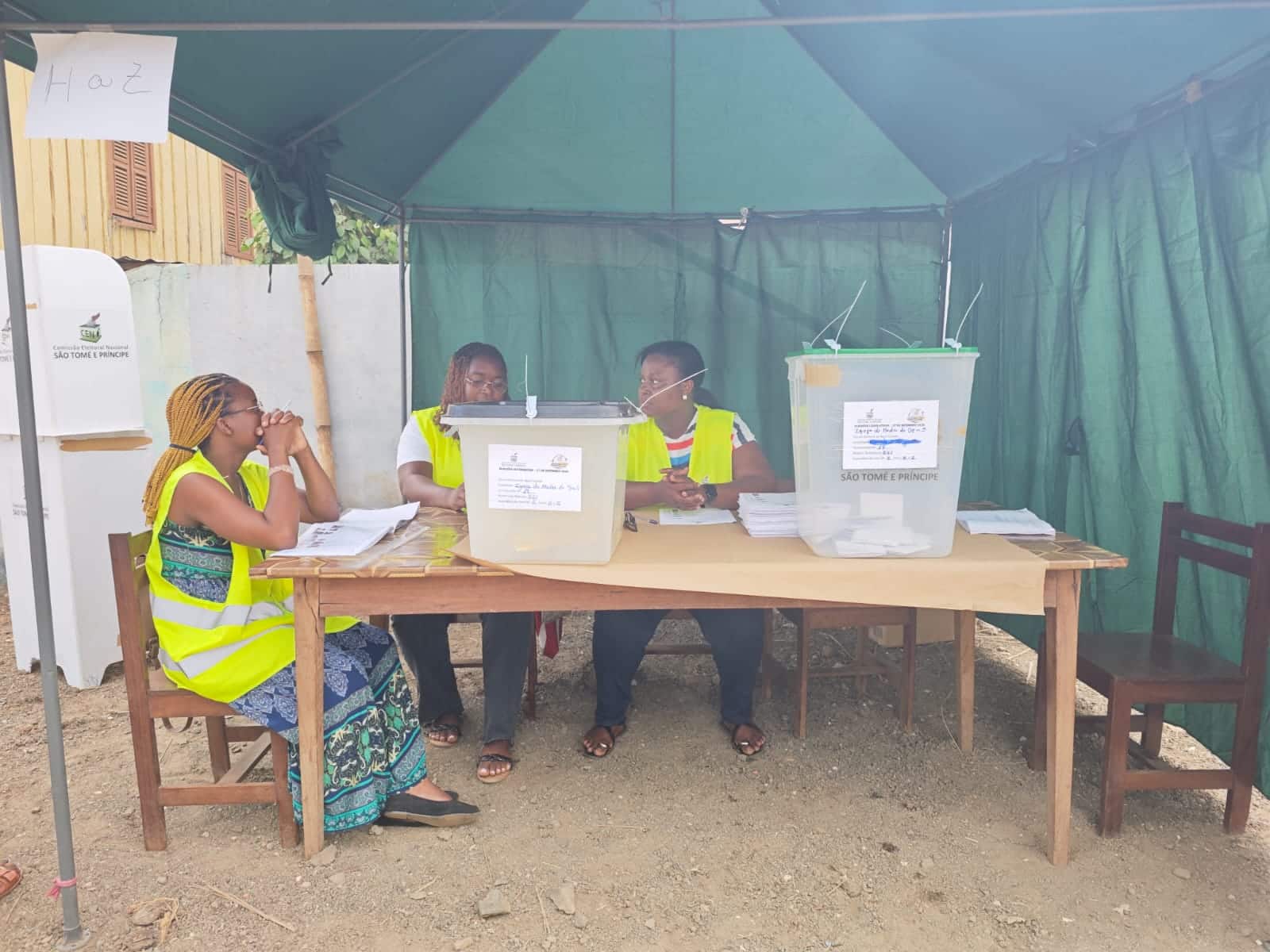 As eleições mais estranhas dos últimos anos decorrem sem boicotes e na mais profunda tranquilidade