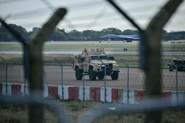 Como 5 jovens britânicos conseguiram planejar ataque e chegar perto de base militar usada pelos EUA?