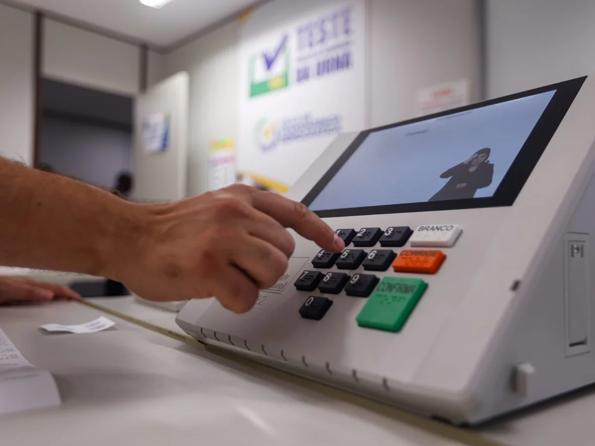 TSE barra a entrada de 14 observadores internacionais para as eleições