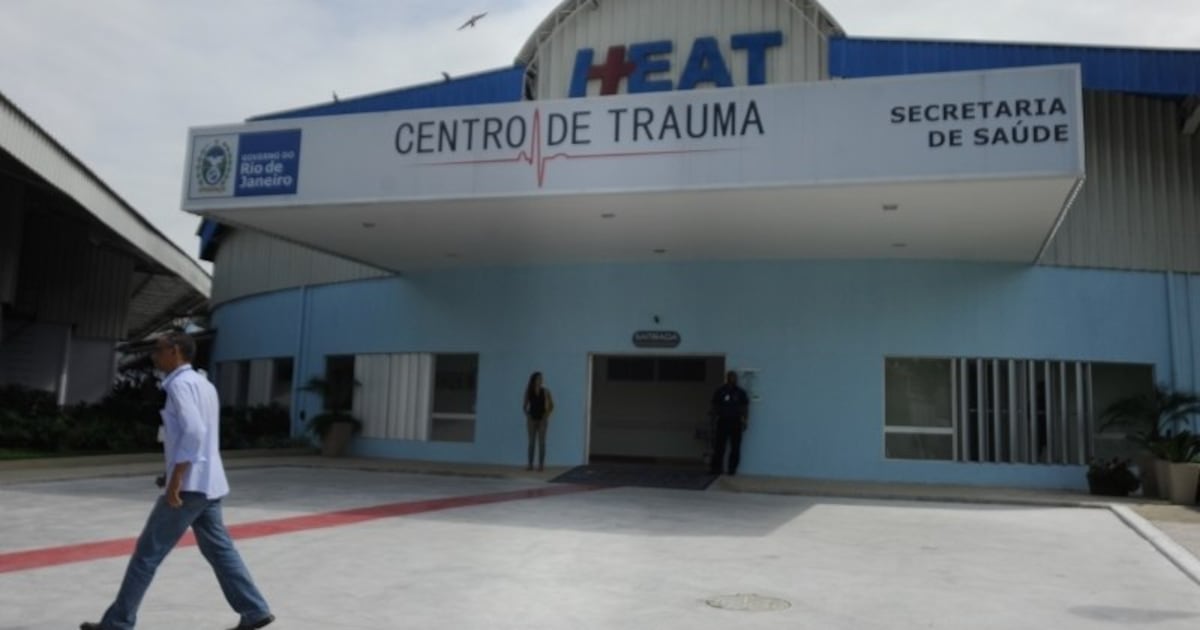 Crianças de 2 e 6 anos ficam gravemente feridas após serem deixadas sozinhas em casa que pegou fogo no RJ