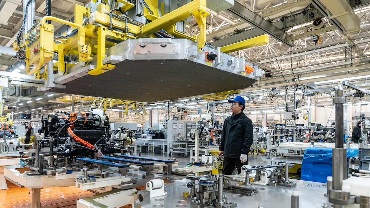 China já produz carros suficientes para atender ao mercado interno, aos EUA e à Europa