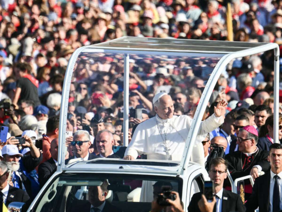 Papa exorta Igreja a enfrentar suas falhas antes de se reunir com vítimas de abuso na França