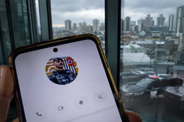 Justiça manda abrir "caixa-preta" de celular no caso do tenente Pimentel