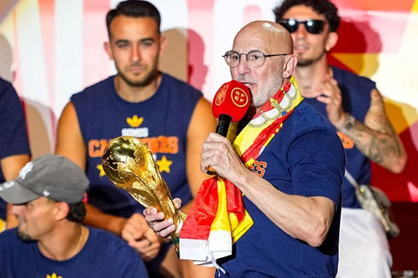 Luis de la Fuente revela cobrança por novos títulos após a Copa do Mundo - destaque galeria