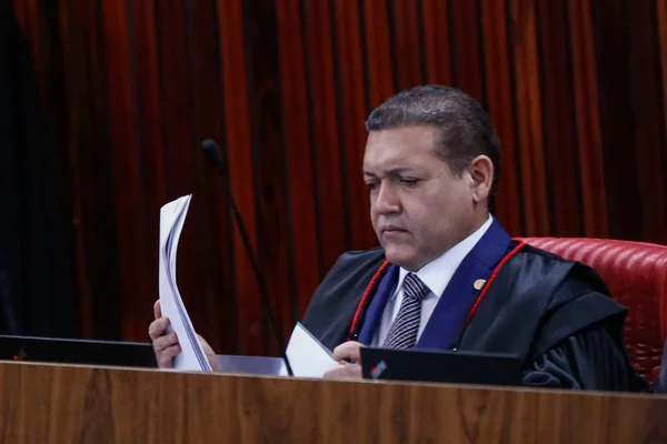 TSE barra a entrada de 14 observadores internacionais para as eleições