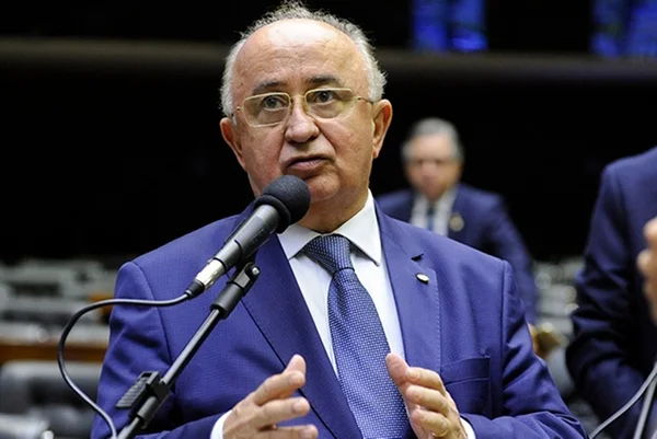 Deputado exonera pai de PM usado como laranja e que foi preso no Piauí