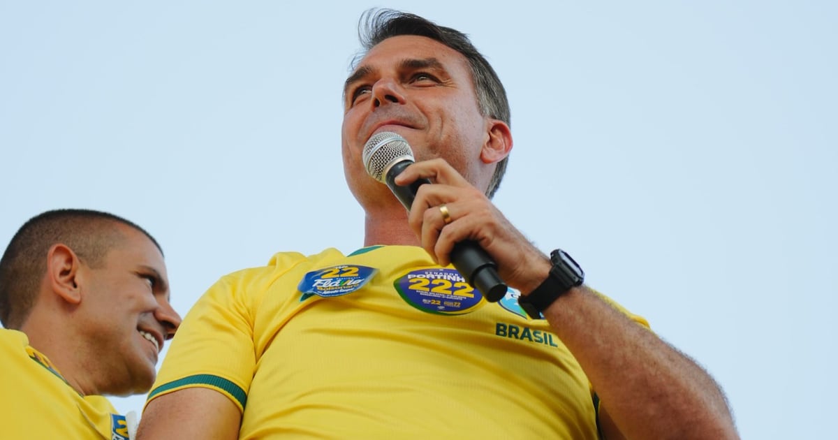 Em Sergipe, Flávio Bolsonaro diz que vai investir em petróleo com apoio de aliados do estado