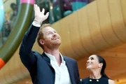 Harry e Meghan criticam ronda de paparazzi em escola de Archie e Lilibet