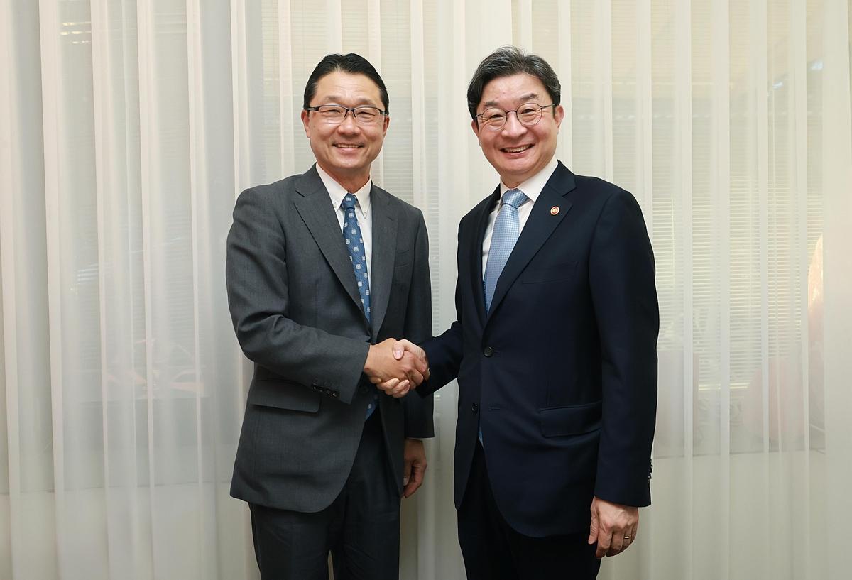Os principais reguladores financeiros da Coreia e do Japão concordam em aprofundar a cooperação