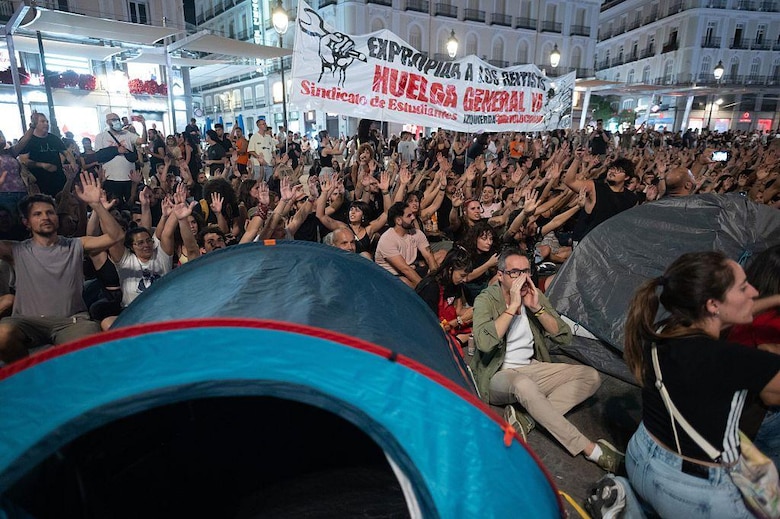 As imagens do acampamento na Puerta del Sol em Madri para protestar contra a crise habitacional