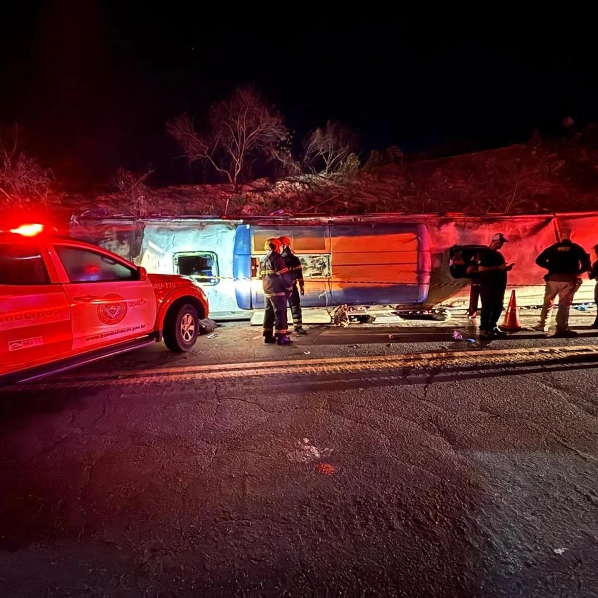 Ônibus que tombou no ES e deixou 3 mortos ia para MG e teve falha mecânica