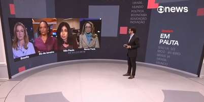 O momento em que Maria Cristina Fernandes (terceira no telão do estúdio) comentou sobre o suposto projeto contra Nossa Senhora que revoltou os católicos Foto: Reprodução/TV