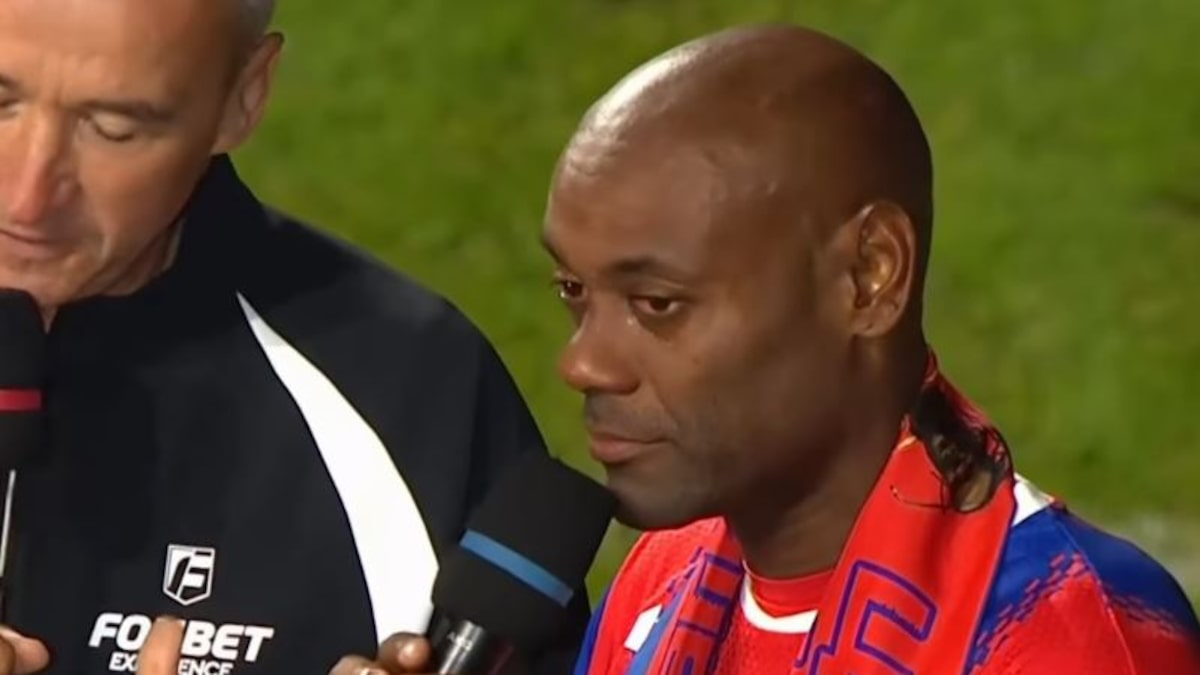 Vagner Love se emociona ao receber festa de despedida pelo CSKA diante de 27 mil torcedores