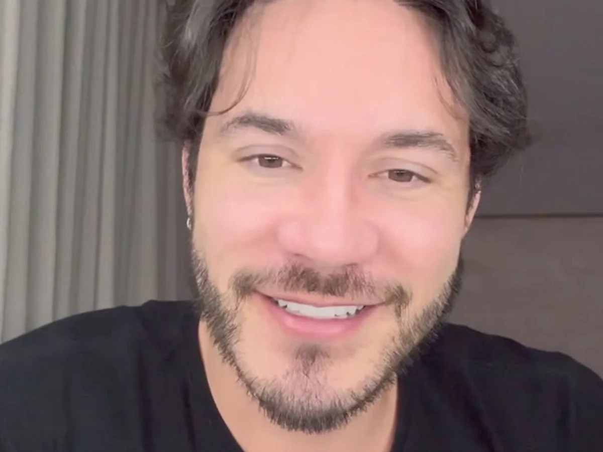 Eliezer mostra foto aos 25 anos e surpreende a web com transformação; veja