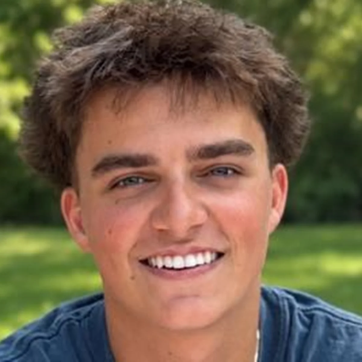 Jovem com síndrome genética rara morre no dia do baile da escola