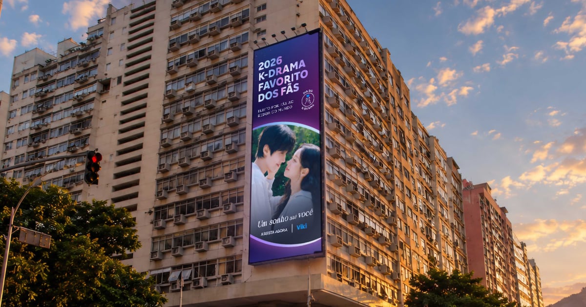 K-drama ganha destaque em outdoor gigante na Praia de Copacabana