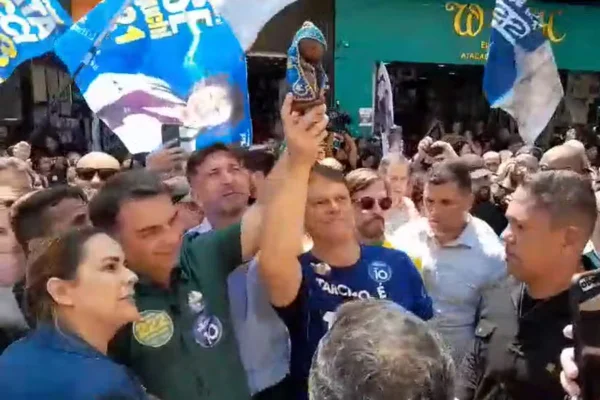 O sequestro do sagrado e a falência do debate