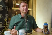 Flávio Bolsonaro no podcast católico Santo Flow