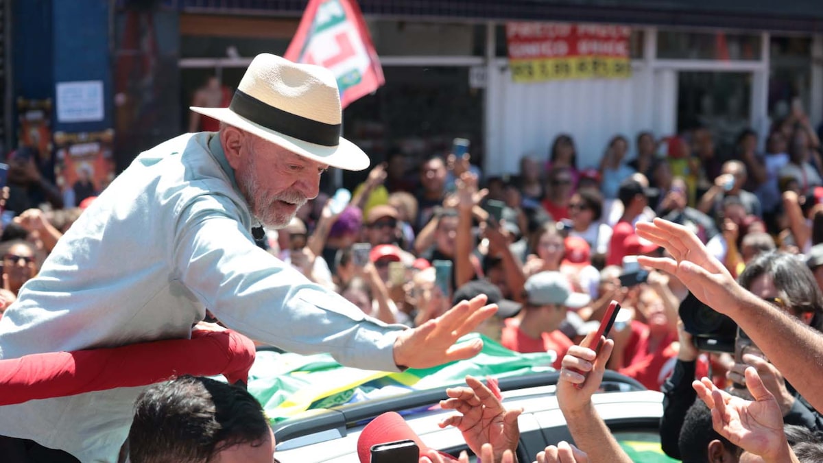 Lula intensifica agenda de rua na reta final do primeiro turno e faz corpo a corpo em SP