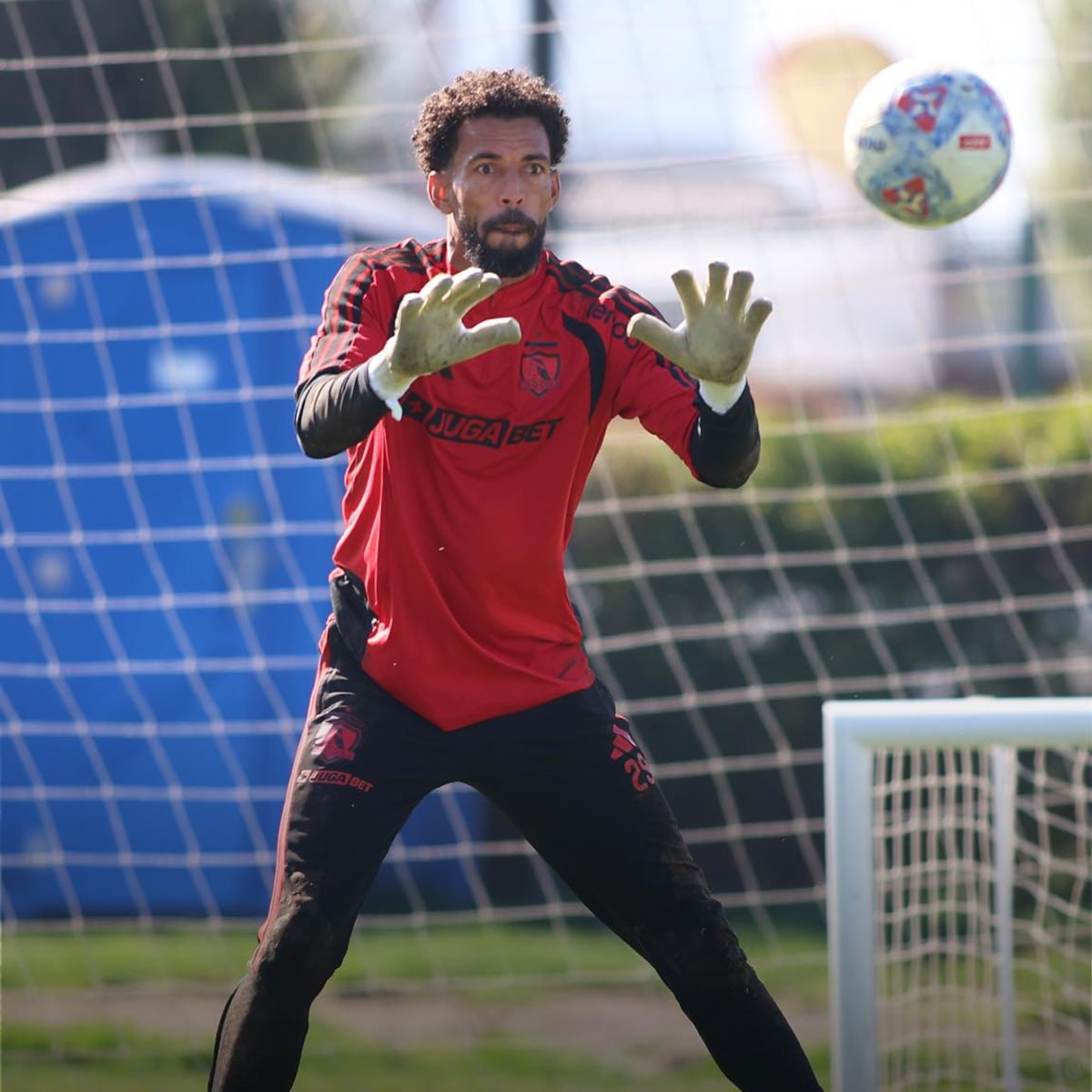 Vozinha lamenta perda de privacidade após fama com a Copa e faz desabafo: ‘Perdi minha paz’