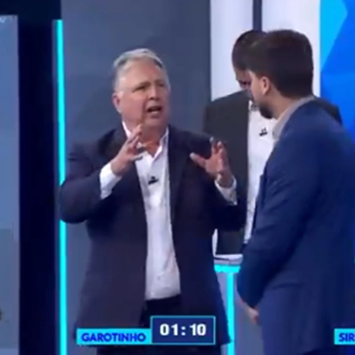 Em debate, Garotinho cita programa "leitinho feliz" e faz adversários rirem
