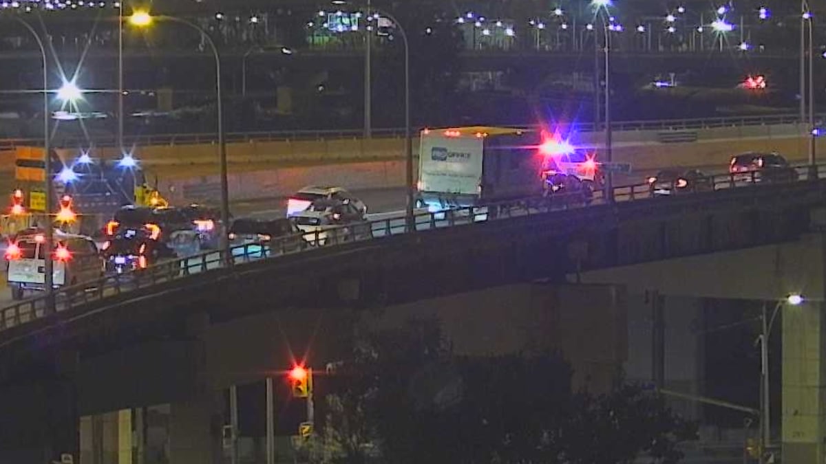 Motorcyclist taken to hospital following crash on Gardiner Expressway