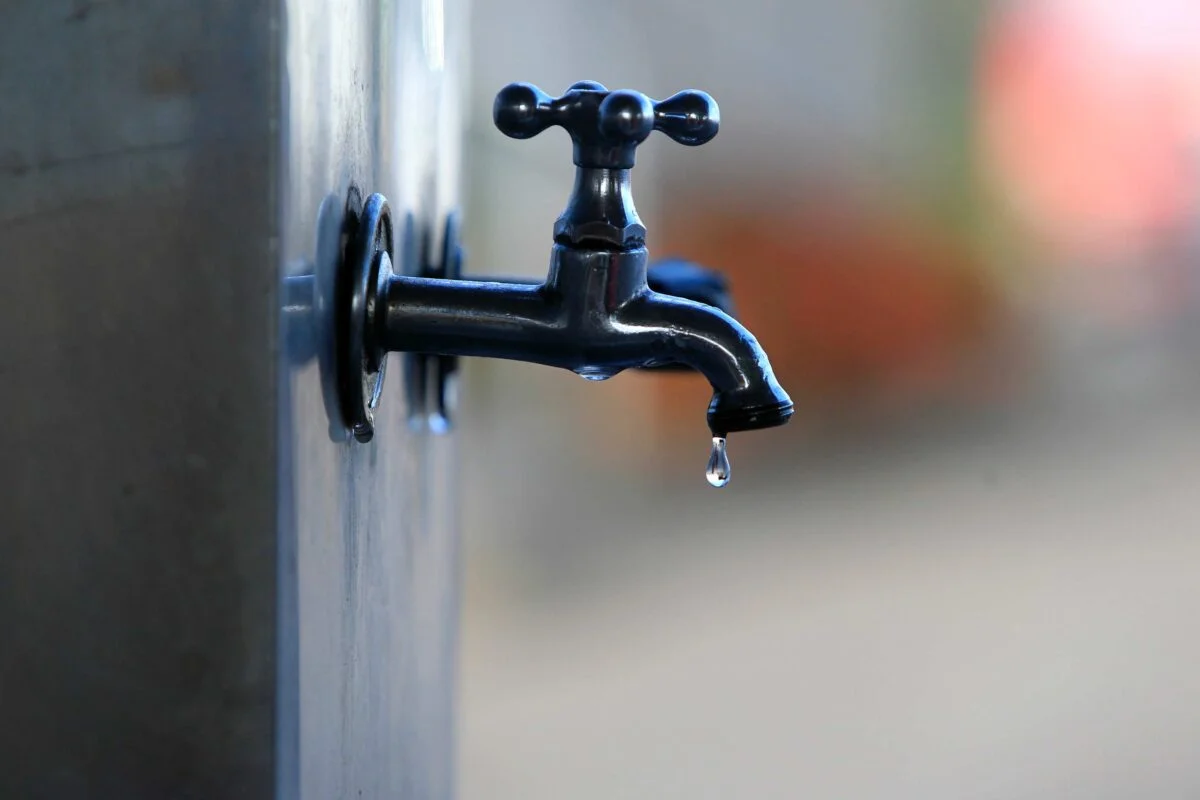 Com onda de calor, Copasa faz apelo por economia de água na Grande BH