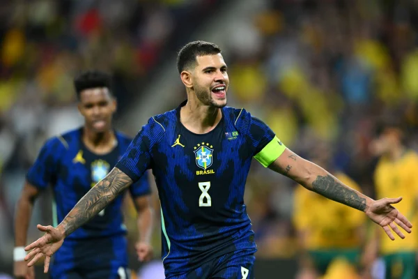 Bruno Guimarães explica troca na cobrança de pênalti: "Ancelotti mandou"