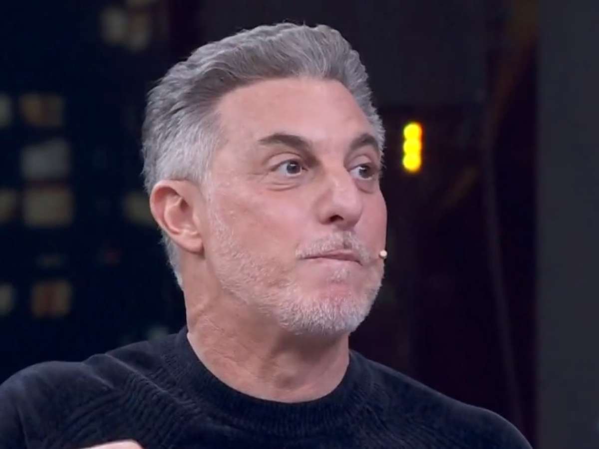 Luciano Huck e Globo são investigados após o apresentador sugerir site na véspera das eleições; entenda