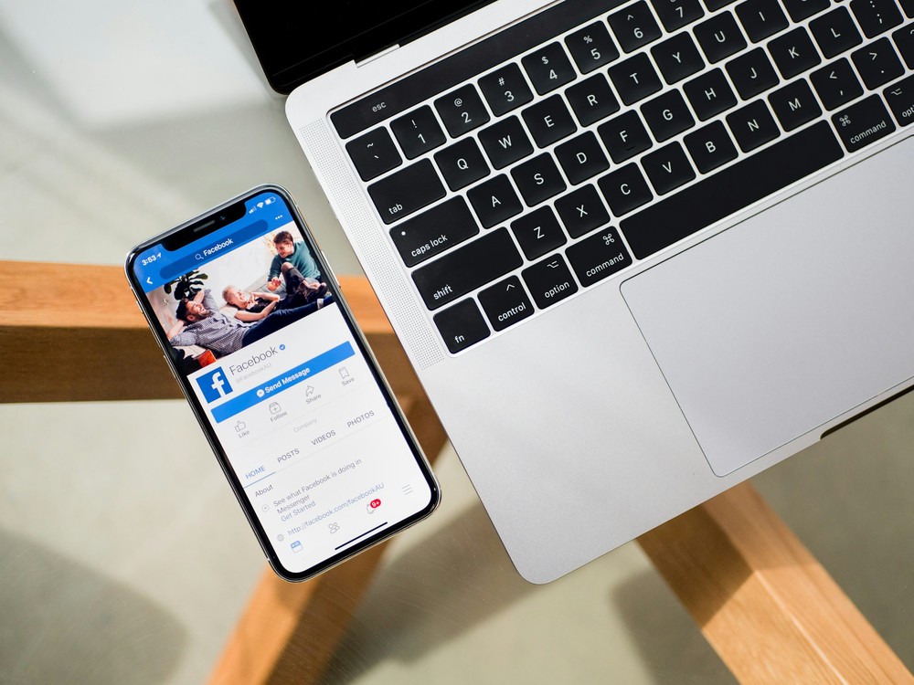 Quem mantém redes sociais na mesma Central de Contas pode acessar as configurações da conta do Facebook pelo Instagram — Foto: Timothy Hales Bennett/Unsplash