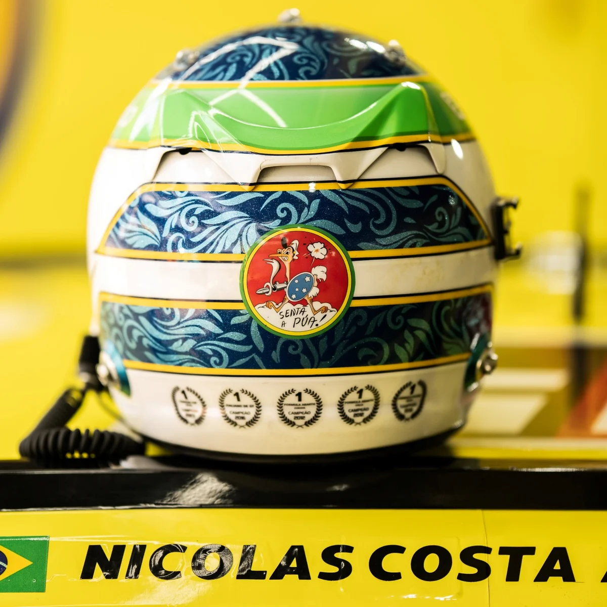 Stock Car: Nicolas Costa homenageia avô no capacete na etapa de Brasília