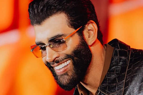 Gusttavo Lima ostenta novo visual e web rasga elogios: "Cara de menino"