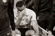 Meia se recupera de lesão no joelho esquerdo.