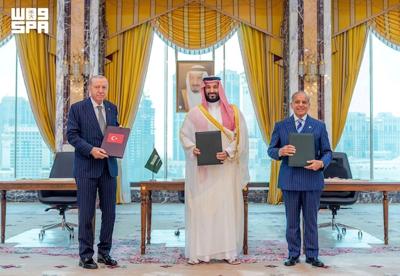 O Paquistão prometeu defender a Arábia Saudita dos hutis com "todos os meios disponíveis"