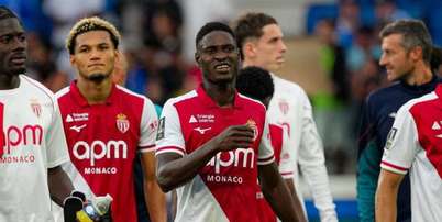 Filipe Lu&iacute;s observa seus jogadores em a&ccedil;&atilde;o diante do Strasbourg &ndash; Foto: Divulga&ccedil;&atilde;o/M&ocirc;naco / Jogada10