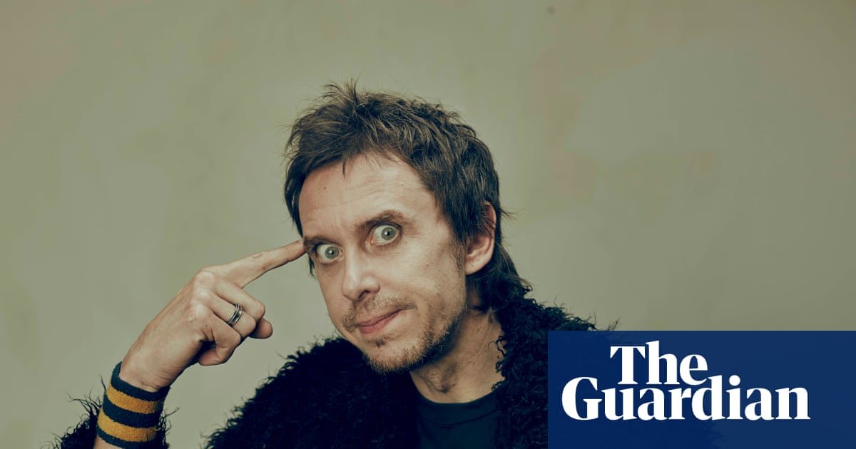 'Nunca assisti a um episódio inteiro de Peep Show': Matt King sobre sobreviver a um AVC e reviver o Super Hans