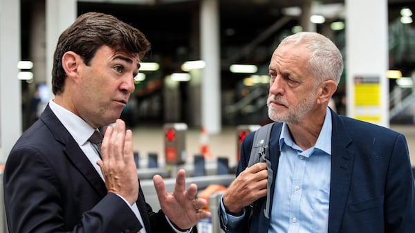 Andy Burnham tem razão ao resistir à tentação de convocar uma eleição antecipada no Reino Unido.