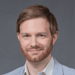 As detecções de E. coli na água potável escolar caíram 16% em um ano.
