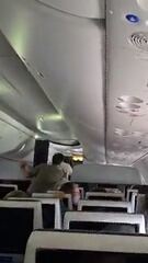 Piloto é esfaqueado pelo copiloto na cabine de avião comercial rumo a Israel, diz TV