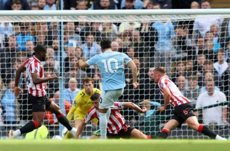 Em jogo eletrizante, City derrota o Sunderland e segue 100% na ponta