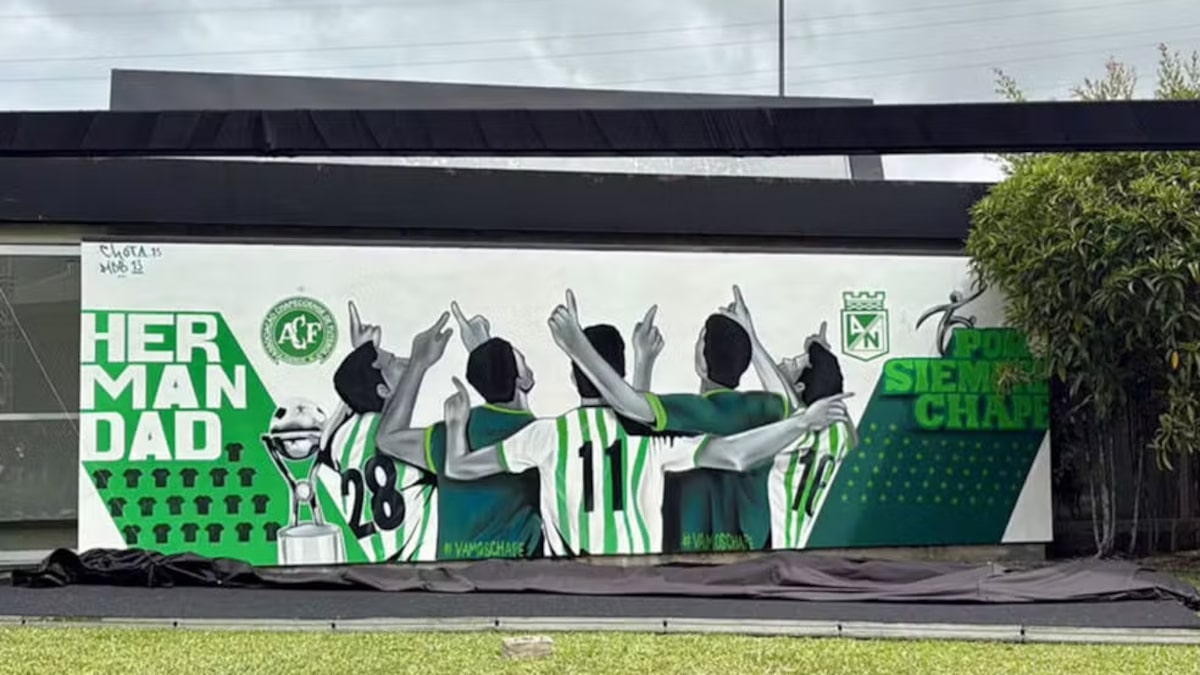Chapecoense volta à Colômbia e recebe homenagens do Atlético Nacional dez anos após tragédia