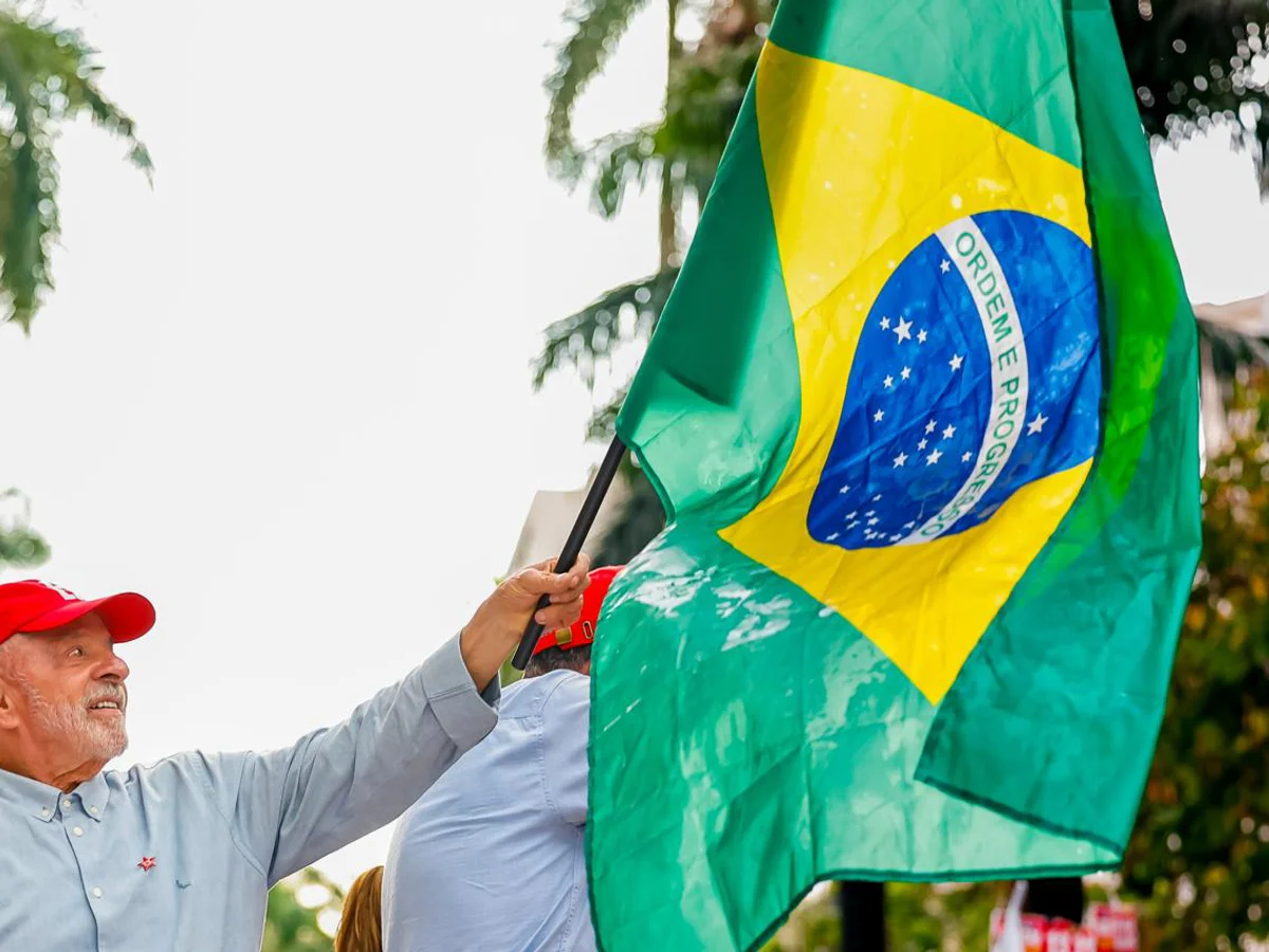 Em último ato em Minas, Lula tenta reverter desvantagem do 1º turno