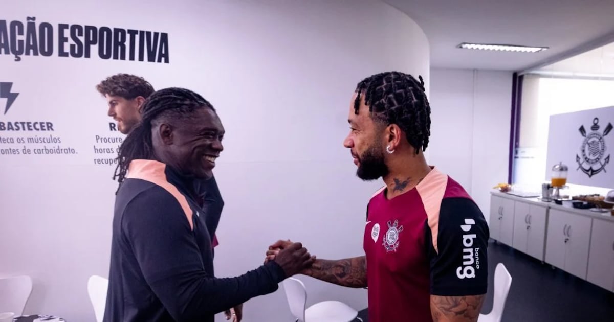Seedorf faz de Memphis o seu líder. Meia aceita, não quer passar pelo vexame do rebaixamento. E ambos exigem que o Corinthians pague o que deve ao time