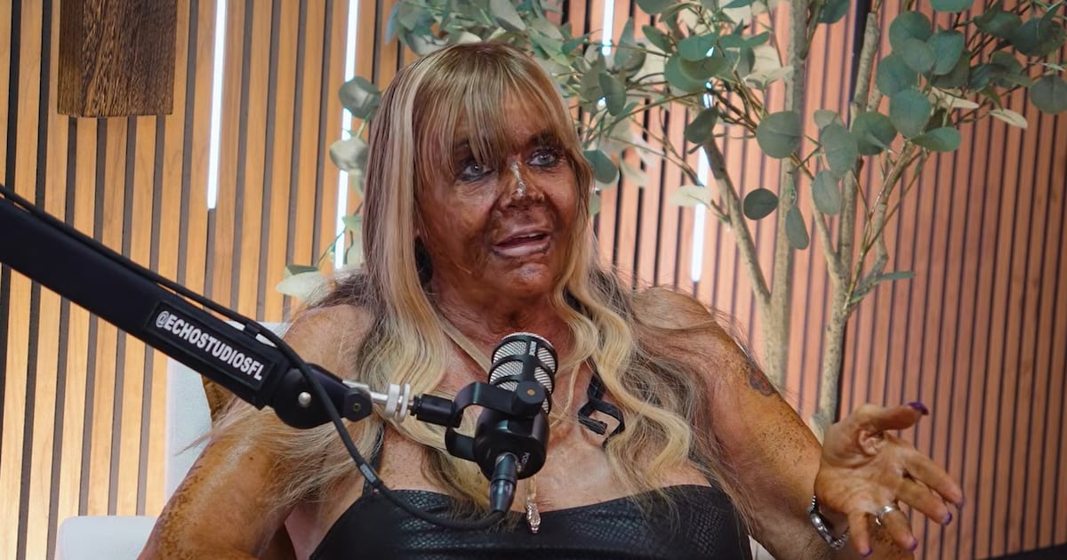 ‘Mãe Superbronzeada’ revela que quase foi presa pela Imigração por causa do tom de sua pele