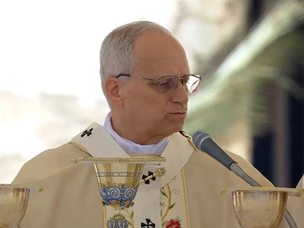 Cirurgia para retirar parte de pulmão do papa Leão XIV durou 90 minutos