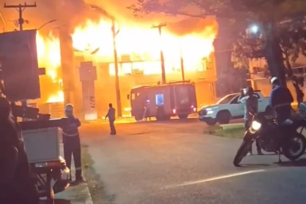 PF prevê ouvir suspeitos e retomar perícia em prédio incendiado da UFPE