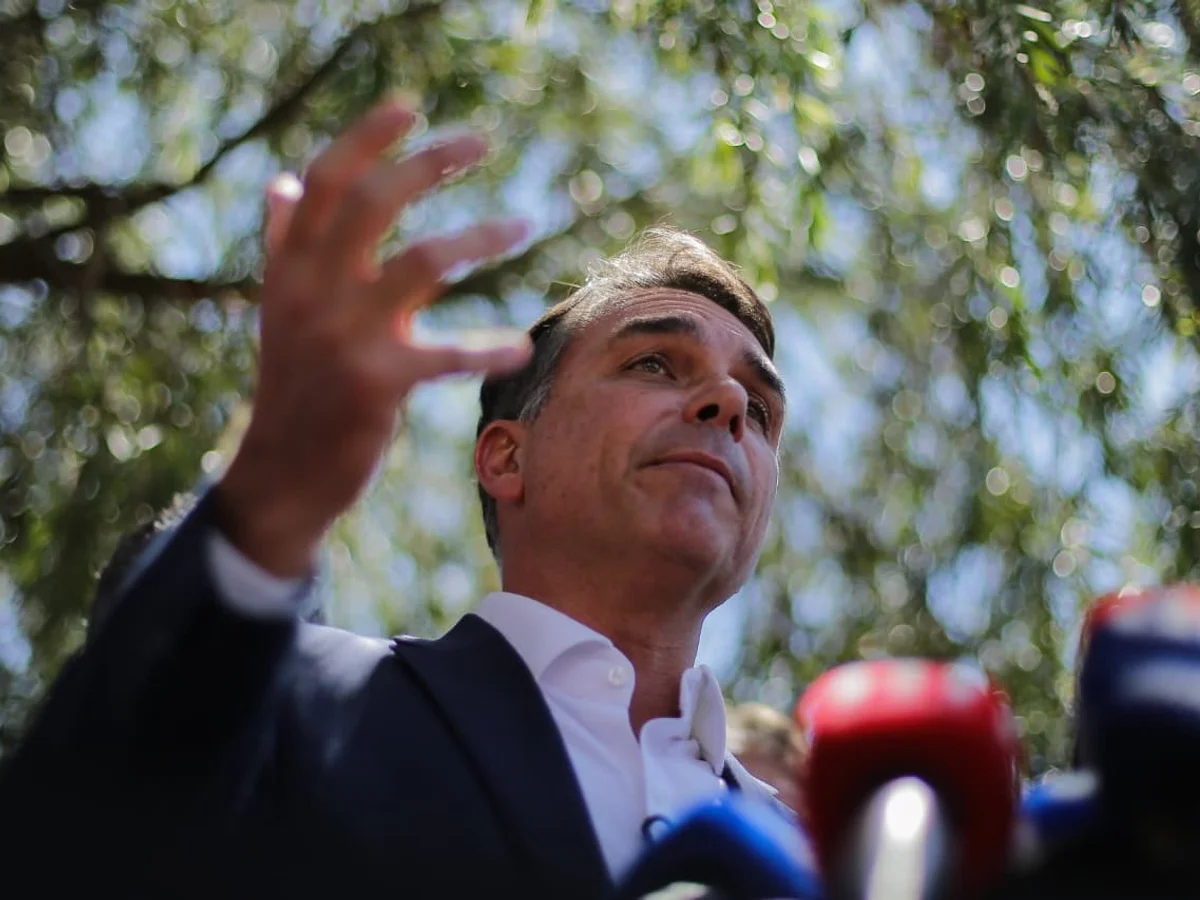 Emissoras apontam falha técnica no processamento da propaganda de Flávio