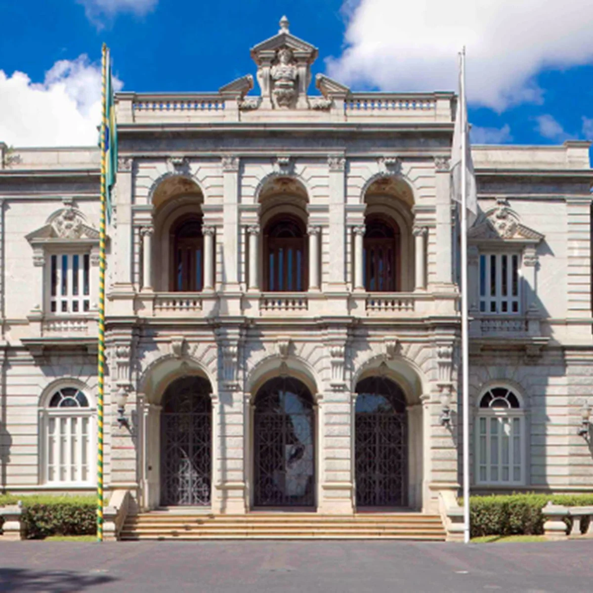 Candidatos ao governo de Minas "elegem" o melhor que ocupou o cargo